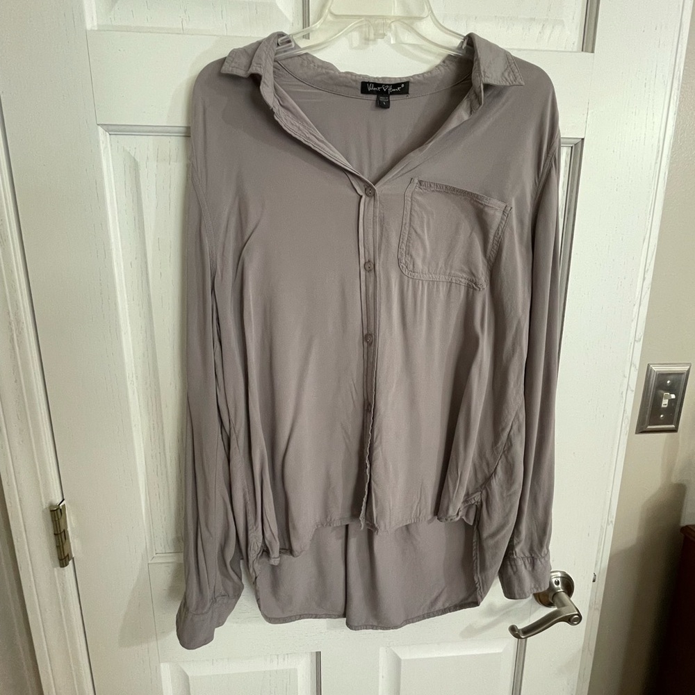 Velvet Heart  gray long sleeve button down shirt